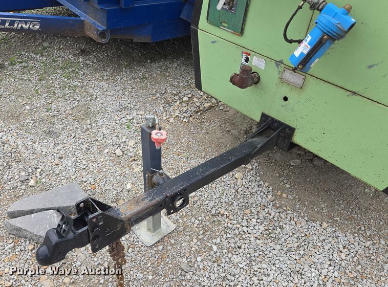 image for item EF1535 1991 Sullair 185DPQ-JJD air compressor