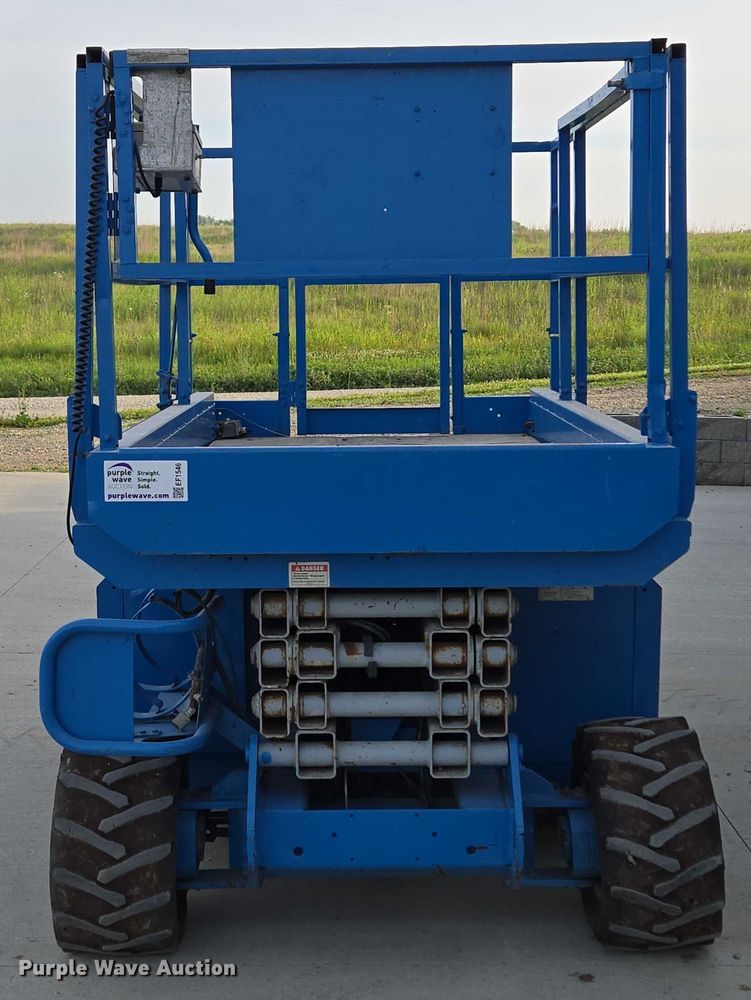 image for item EF1546 2000 Genie GS-2668 RT scissor lift