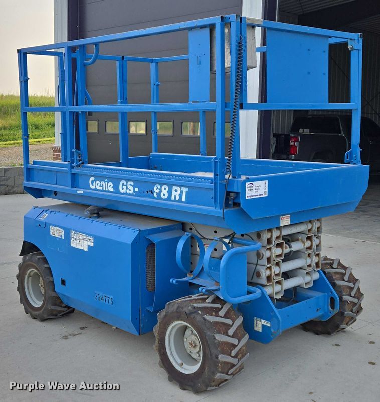 image for item EF1546 2000 Genie GS-2668 RT scissor lift
