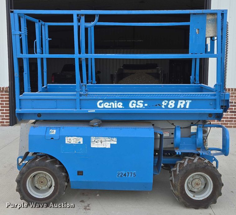 image for item EF1546 2000 Genie GS-2668 RT scissor lift