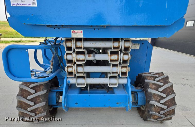 image for item EF1546 2000 Genie GS-2668 RT scissor lift