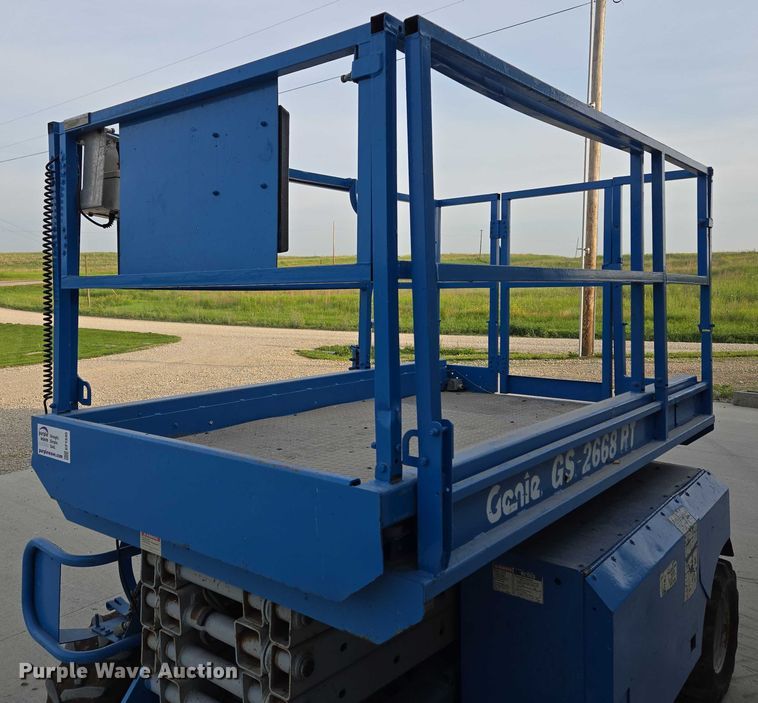 image for item EF1546 2000 Genie GS-2668 RT scissor lift