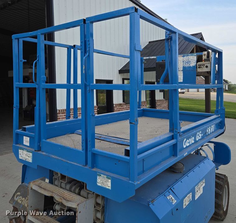 image for item EF1546 2000 Genie GS-2668 RT scissor lift