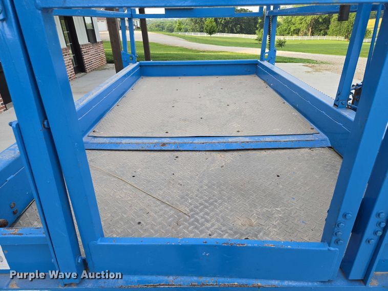 image for item EF1546 2000 Genie GS-2668 RT scissor lift