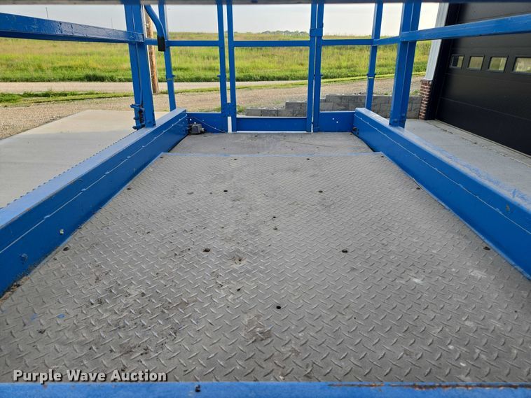 image for item EF1546 2000 Genie GS-2668 RT scissor lift