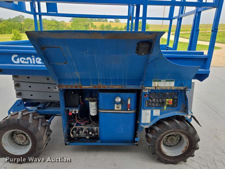 image for item EF1546 2000 Genie GS-2668 RT scissor lift
