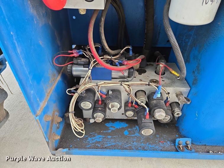 image for item EF1546 2000 Genie GS-2668 RT scissor lift