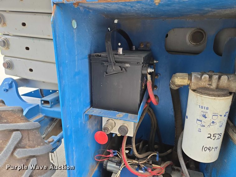 image for item EF1546 2000 Genie GS-2668 RT scissor lift