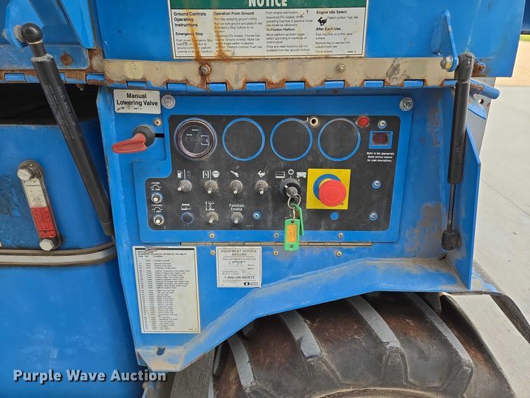 image for item EF1546 2000 Genie GS-2668 RT scissor lift