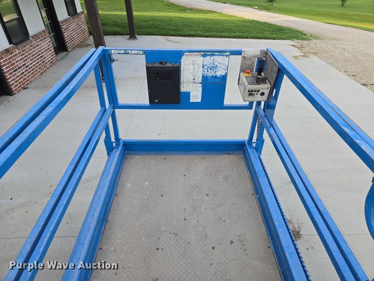 image for item EF1546 2000 Genie GS-2668 RT scissor lift