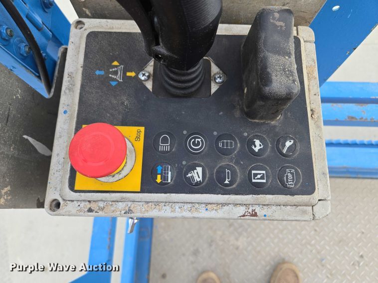 image for item EF1546 2000 Genie GS-2668 RT scissor lift