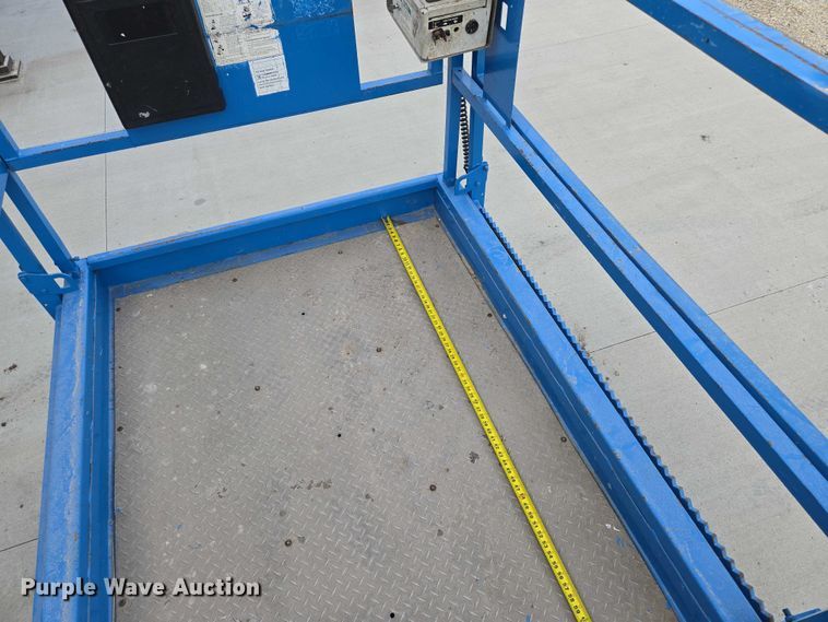 image for item EF1546 2000 Genie GS-2668 RT scissor lift