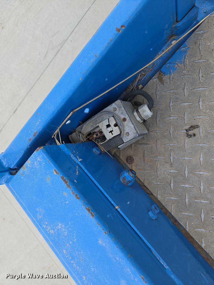 image for item EF1546 2000 Genie GS-2668 RT scissor lift