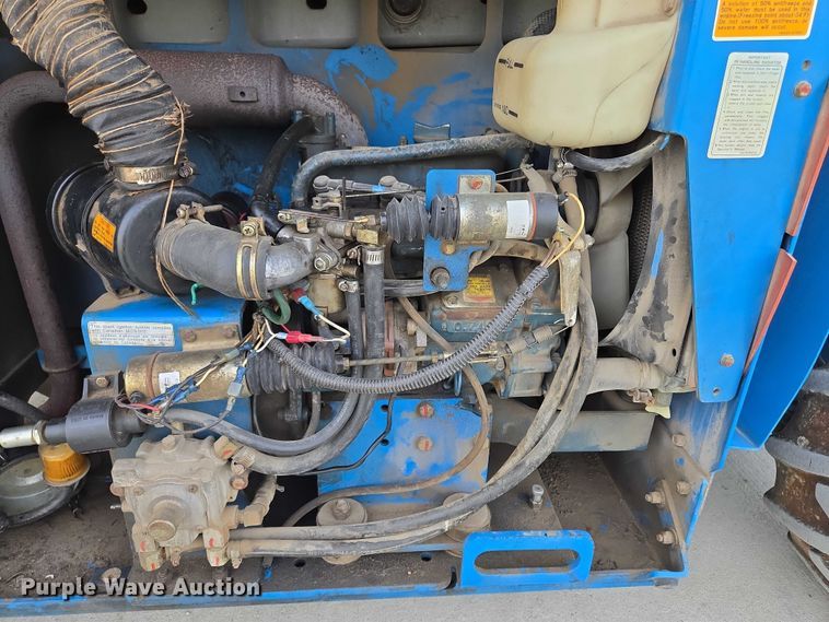 image for item EF1546 2000 Genie GS-2668 RT scissor lift