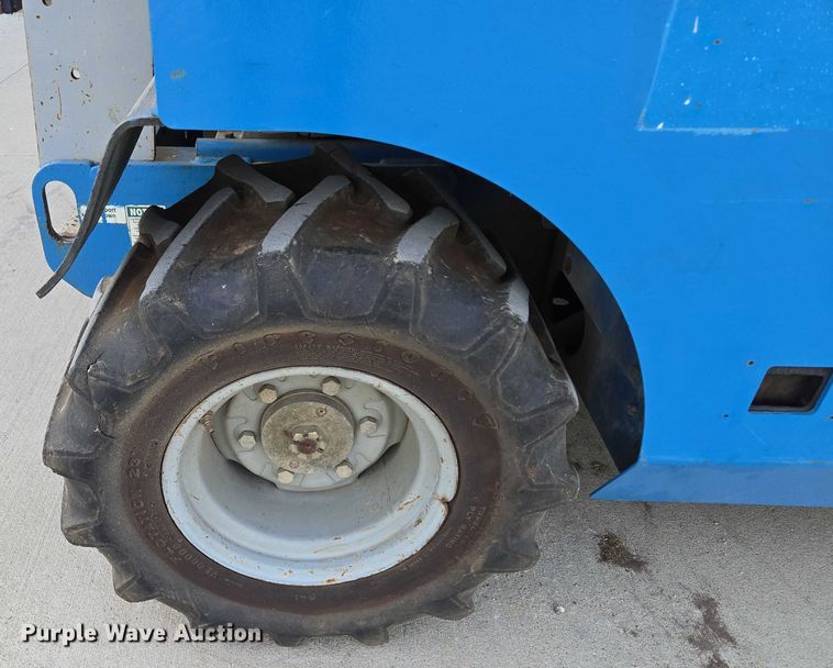 image for item EF1546 2000 Genie GS-2668 RT scissor lift