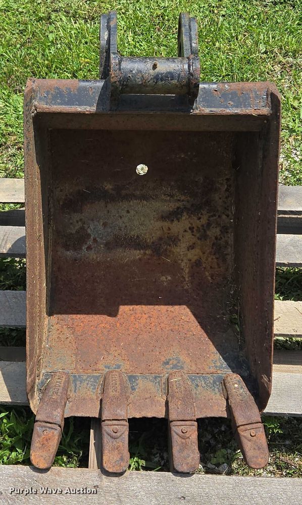 image for item EF1550 Backhoe bucket