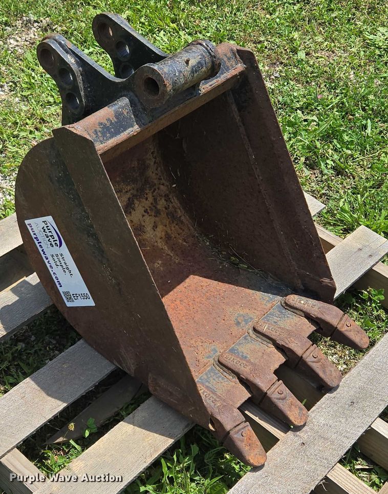 image for item EF1550 Backhoe bucket