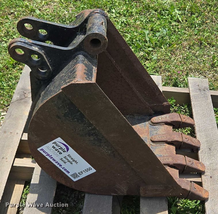 image for item EF1550 Backhoe bucket