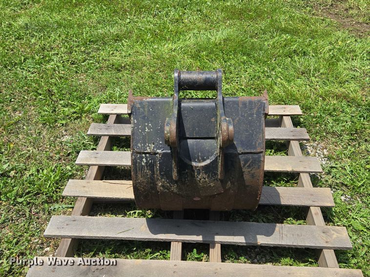 image for item EF1550 Backhoe bucket