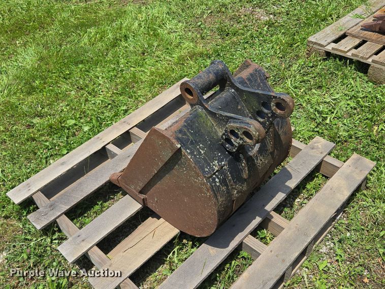 image for item EF1550 Backhoe bucket