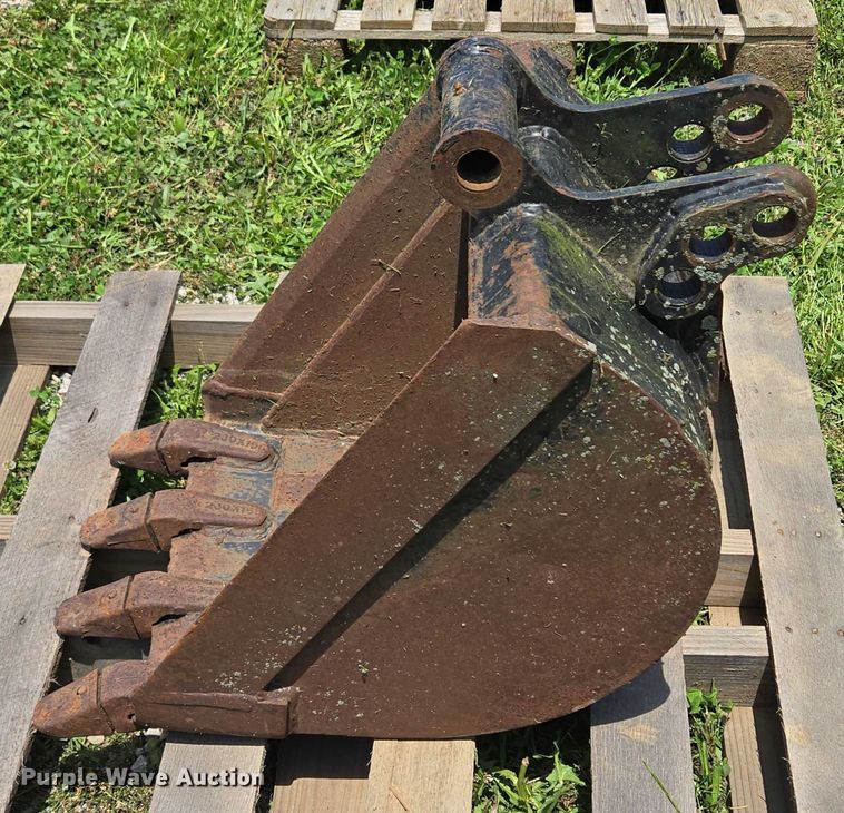 image for item EF1550 Backhoe bucket