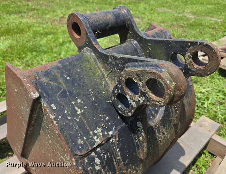 image for item EF1550 Backhoe bucket
