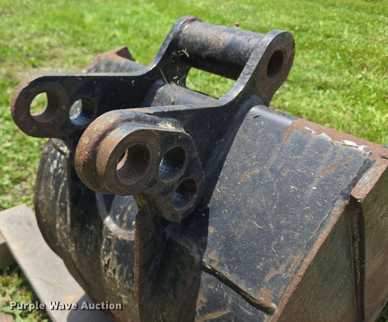 image for item EF1550 Backhoe bucket