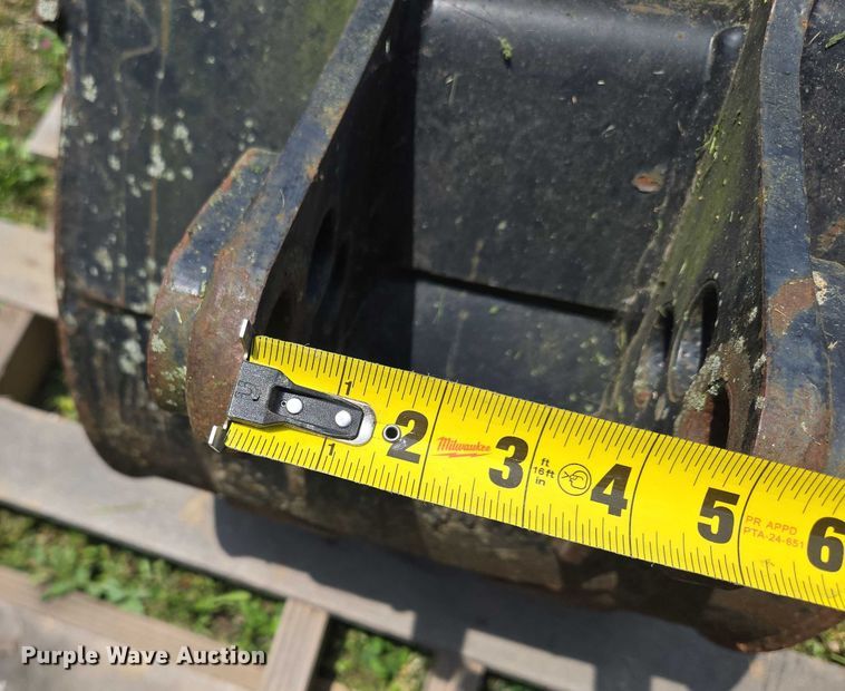 image for item EF1550 Backhoe bucket