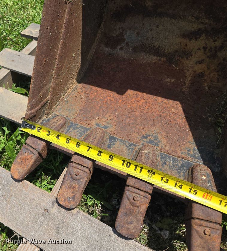 image for item EF1550 Backhoe bucket