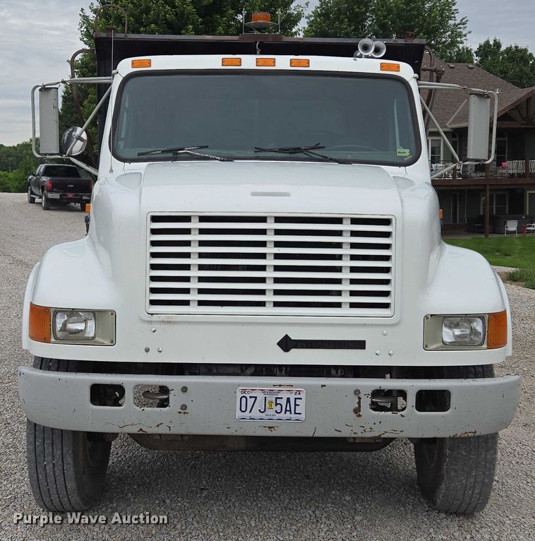image for item EF1561 1993 International 4700 dump truck