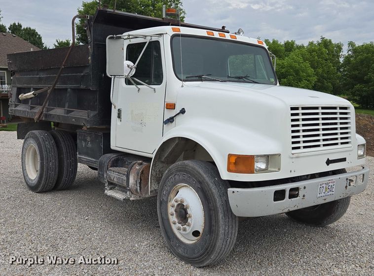 image for item EF1561 1993 International 4700 dump truck