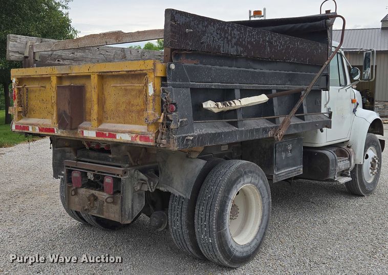 image for item EF1561 1993 International 4700 dump truck