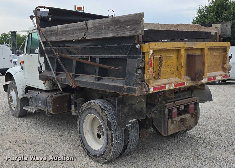 image for item EF1561 1993 International 4700 dump truck