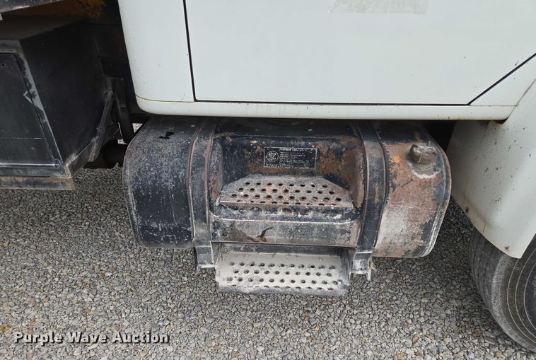 image for item EF1561 1993 International 4700 dump truck