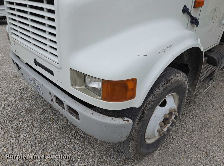 image for item EF1561 1993 International 4700 dump truck