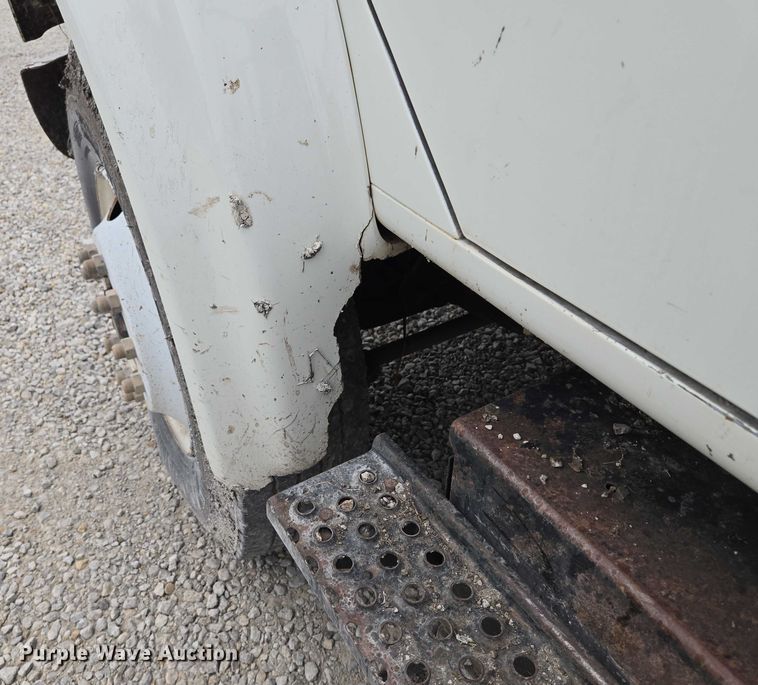 image for item EF1561 1993 International 4700 dump truck