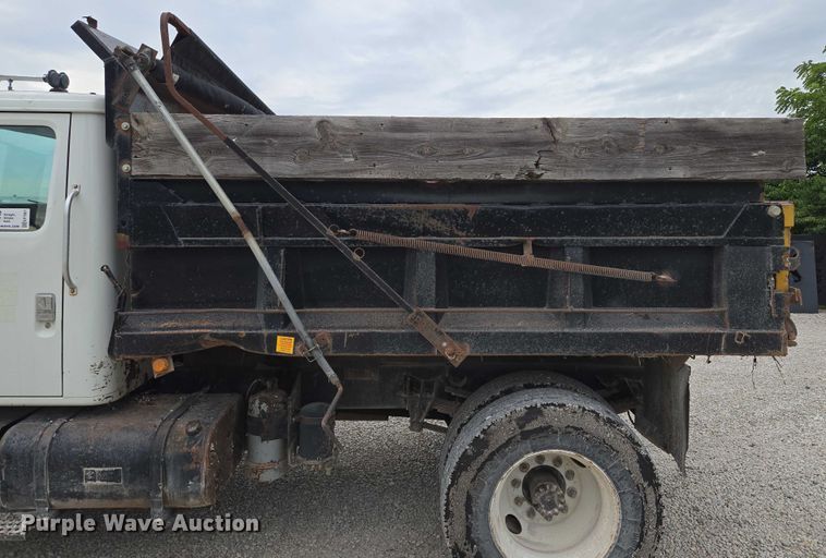 image for item EF1561 1993 International 4700 dump truck
