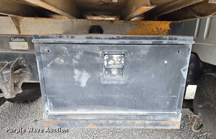 image for item EF1561 1993 International 4700 dump truck