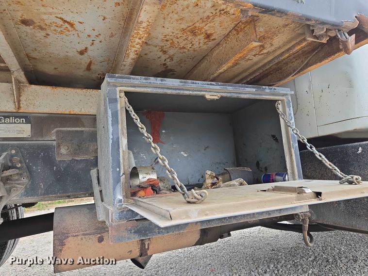 image for item EF1561 1993 International 4700 dump truck