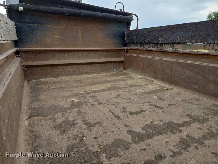 image for item EF1561 1993 International 4700 dump truck