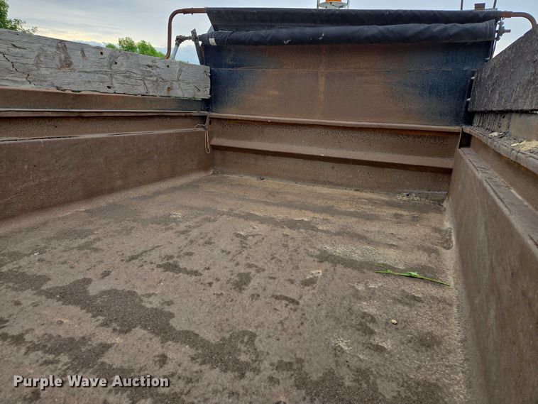 image for item EF1561 1993 International 4700 dump truck