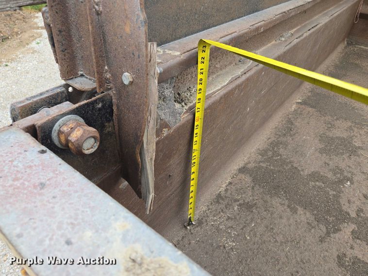 image for item EF1561 1993 International 4700 dump truck