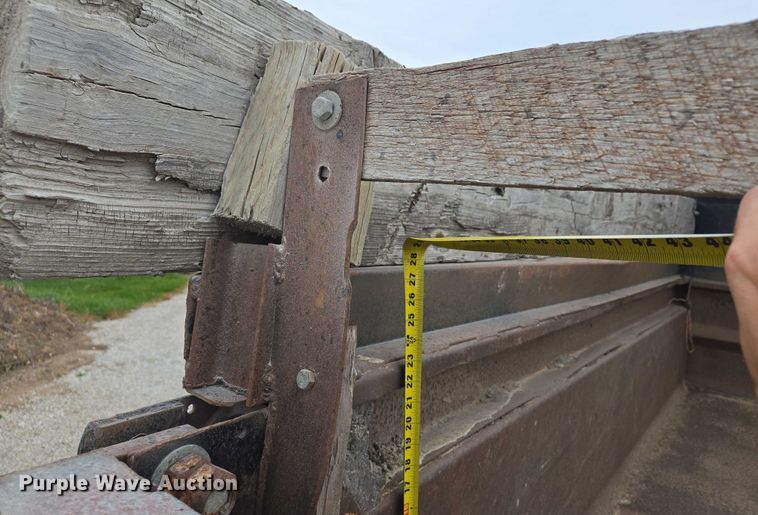 image for item EF1561 1993 International 4700 dump truck