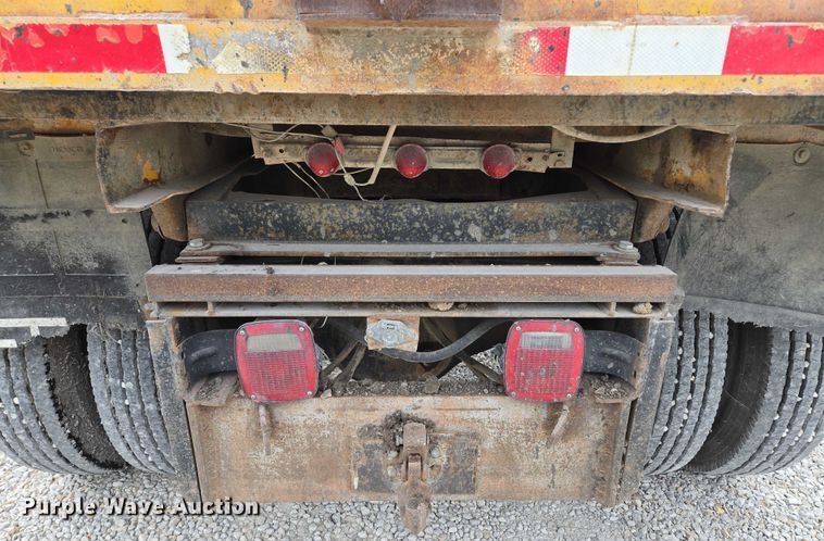 image for item EF1561 1993 International 4700 dump truck