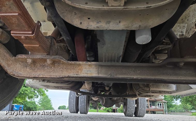 image for item EF1561 1993 International 4700 dump truck