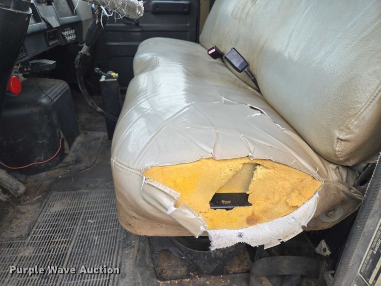 image for item EF1561 1993 International 4700 dump truck