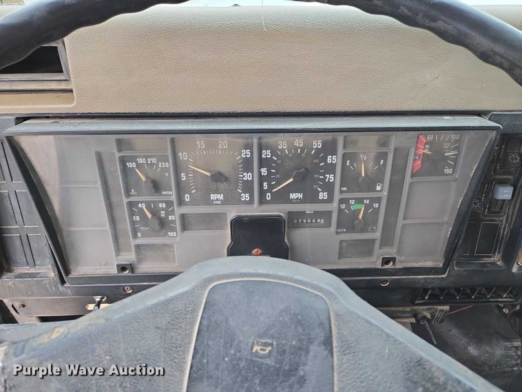 image for item EF1561 1993 International 4700 dump truck