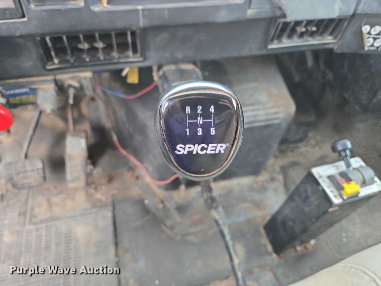 image for item EF1561 1993 International 4700 dump truck