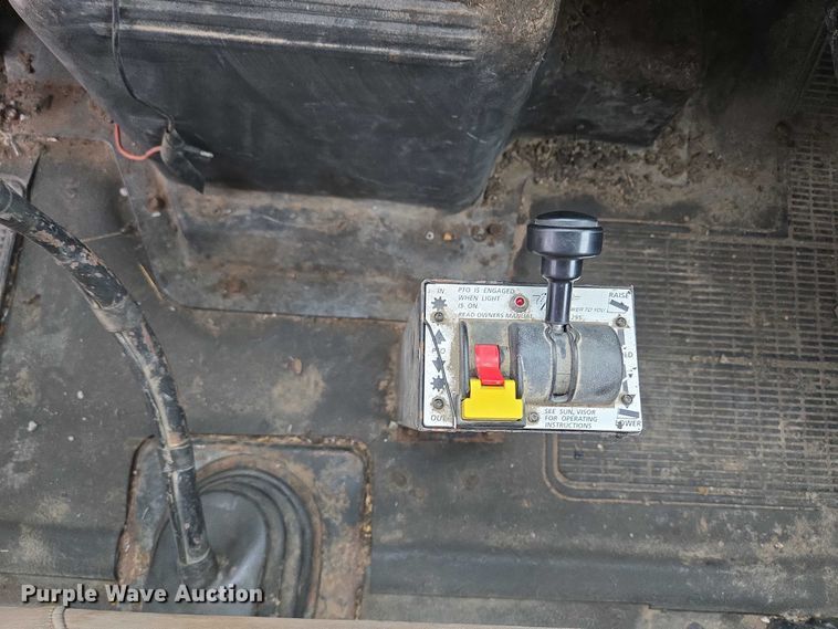 image for item EF1561 1993 International 4700 dump truck