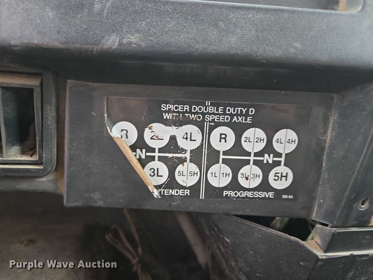 image for item EF1561 1993 International 4700 dump truck